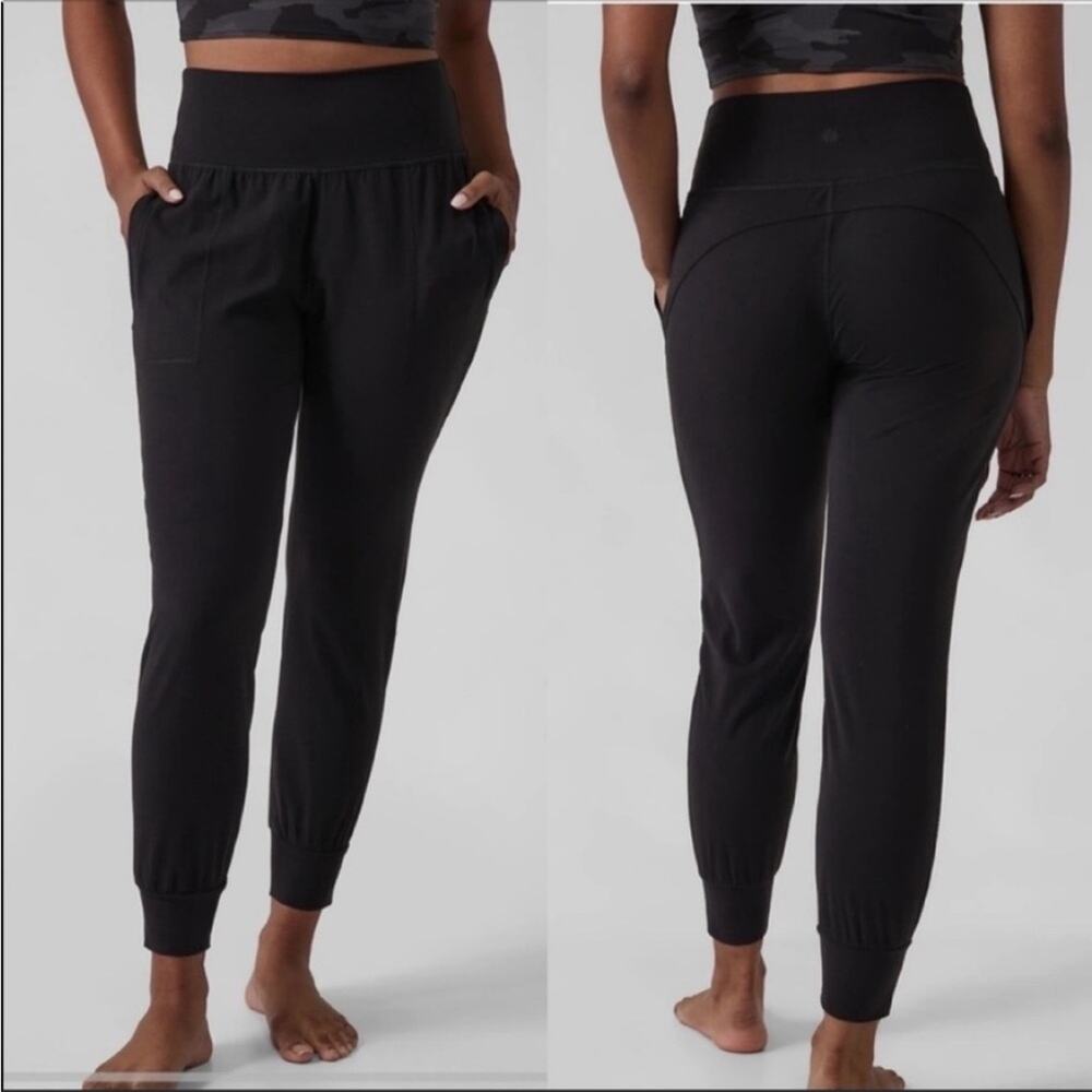 Athleta Salutation Black Lightweight Comfy Jogger in Powervita Size Medium